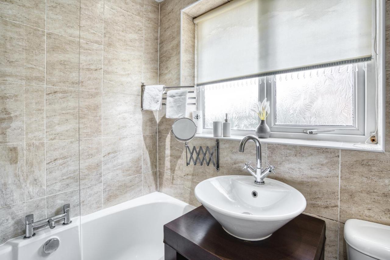 Liverpool Home With Free Parking West Derby Extérieur photo