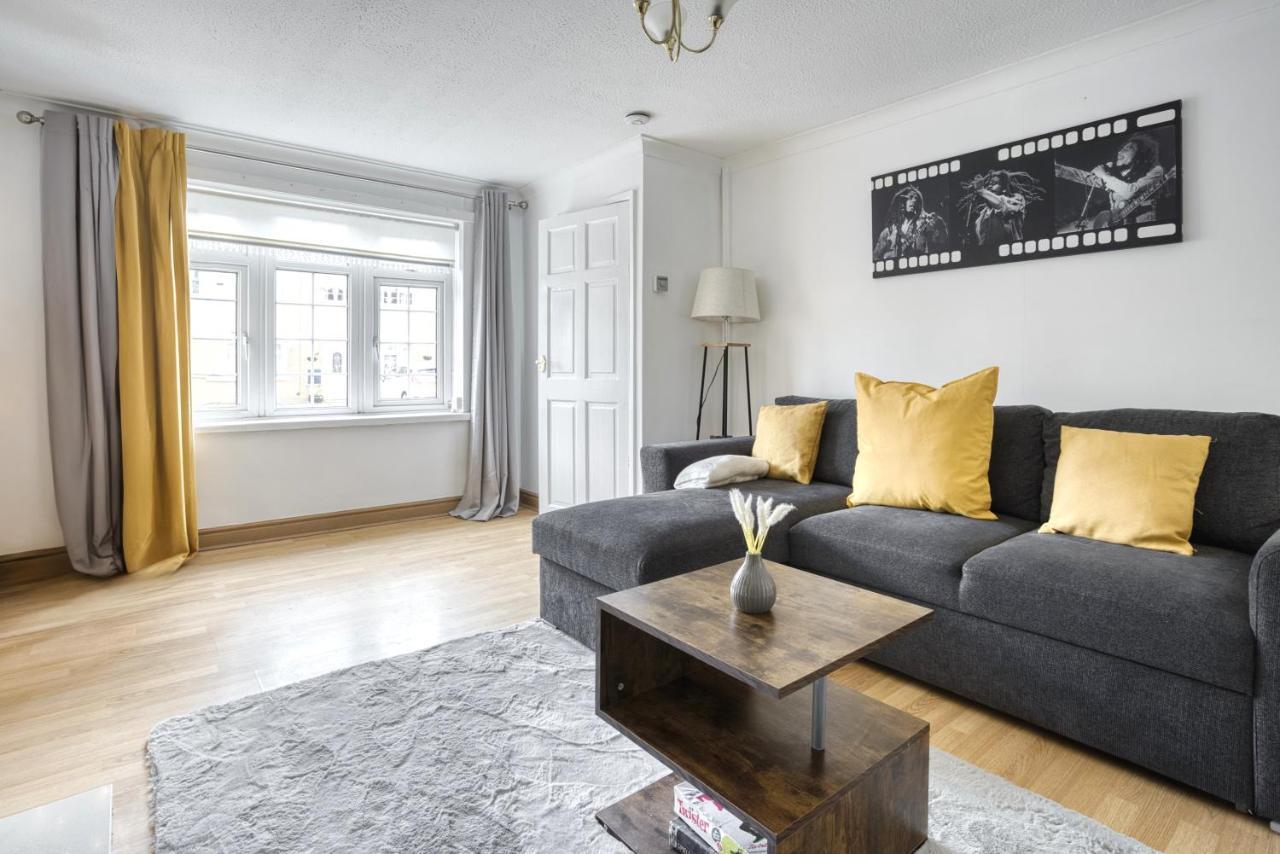 Liverpool Home With Free Parking West Derby Extérieur photo