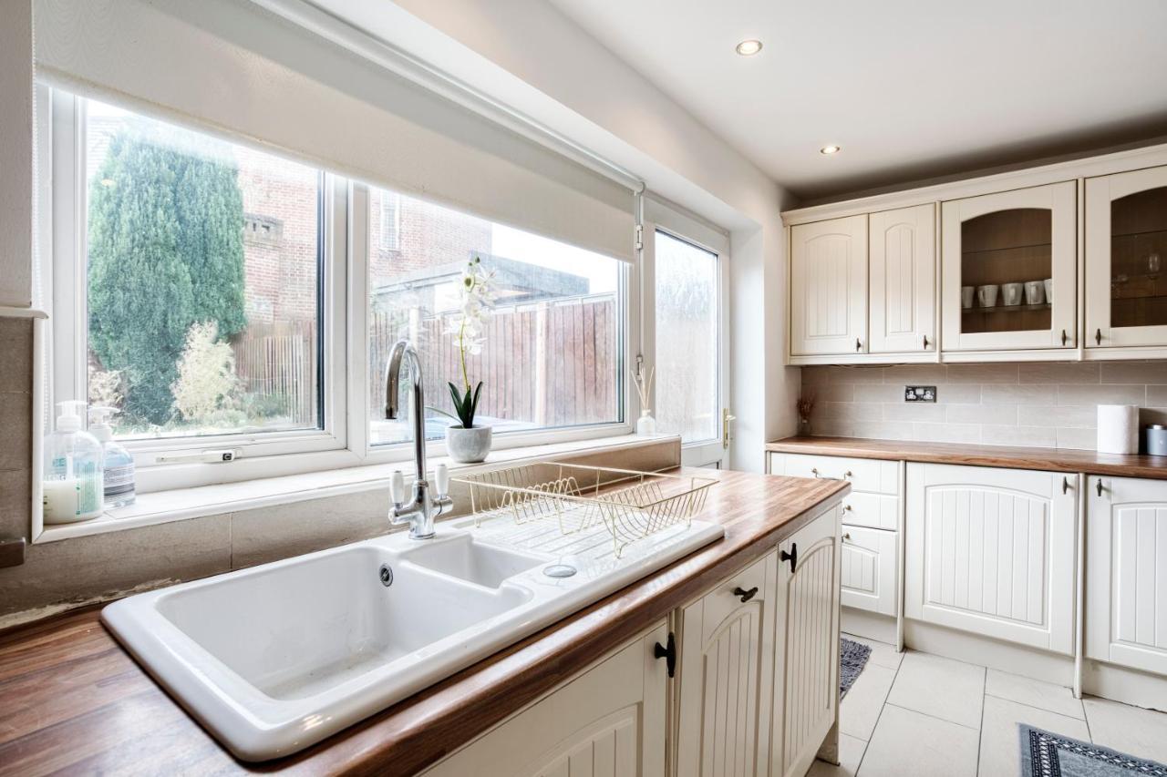 Liverpool Home With Free Parking West Derby Extérieur photo